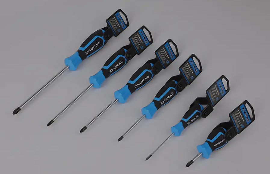 Simple, pratique et multifonctionnel ! Un tournevis domestique n’est-il pas un artefact indispensable ?
